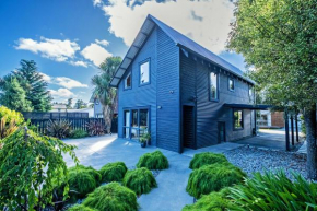 Little Black Chalet Methven